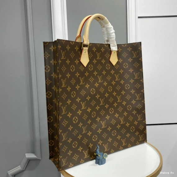 PLAT LOUIS VUITTON SAC 0822